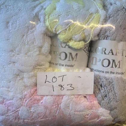 Lot 183 Pompom yarn 4 x 200g