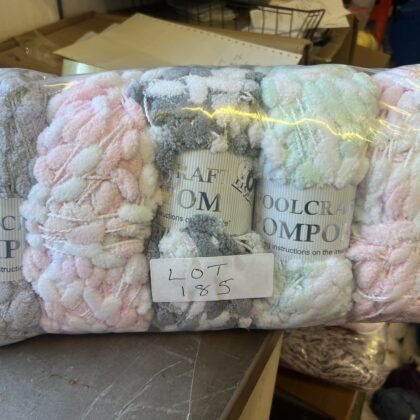 Lot 185 Pompom yarn 5 x 200g
