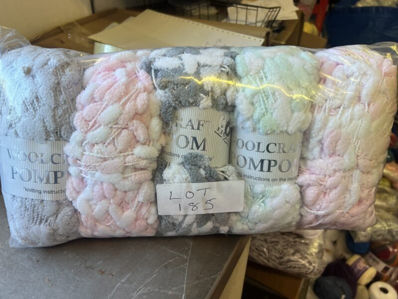 Lot 185 Pompom yarn 5 x 200g