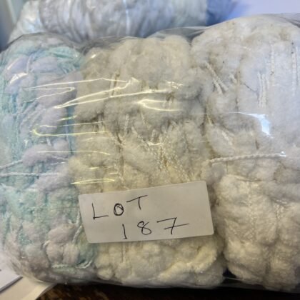Lot 187 Pompom yarn 3x 200g