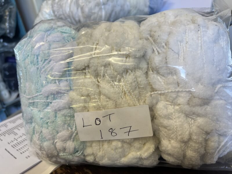 Lot 187 Pompom yarn 3x 200g