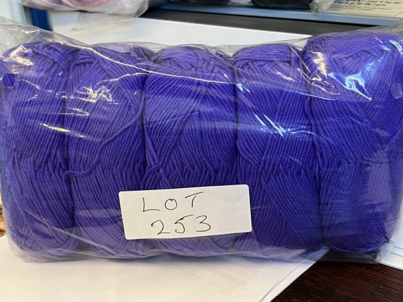 Lot 253 Patons Smoothie dk 5 x 100g Purple