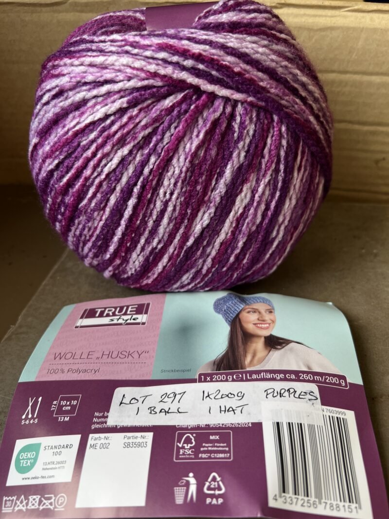 Lot 297 1 x 200g chunky 1 ball = 1 hat