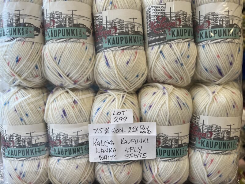 Lot 299 75% wool 25% polyamide white with spots