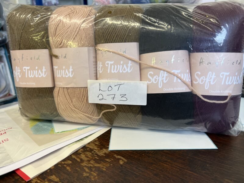 Lot 273 Hayfield Soft Twist Dk 5 x 100g