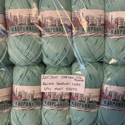 Lot 300 4ply 75% wool 25% polyamide mint with spots