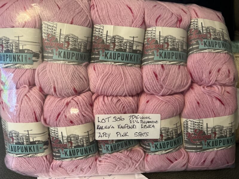 Lot 306 4ply 75% wool 25% polyamide Pink with spots