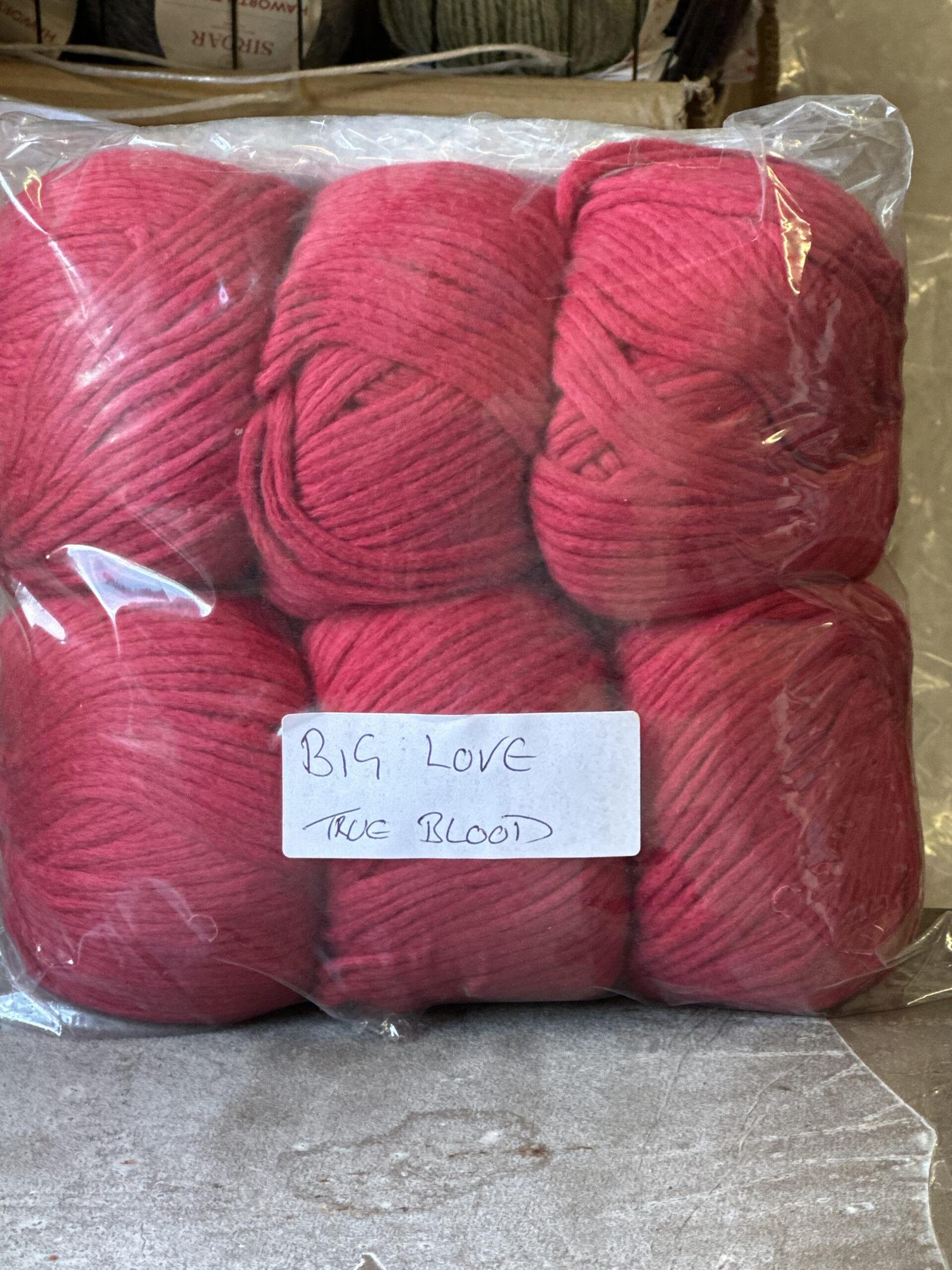 Wool and The gang Big Love 500g true blood shade 1 Wool and The gang Big Love 500g true blood shade